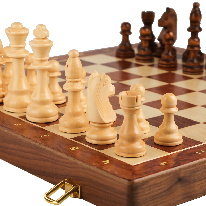 Schaakspel Hoogwaardige houten - Board Game Yearbook recensie en prijs